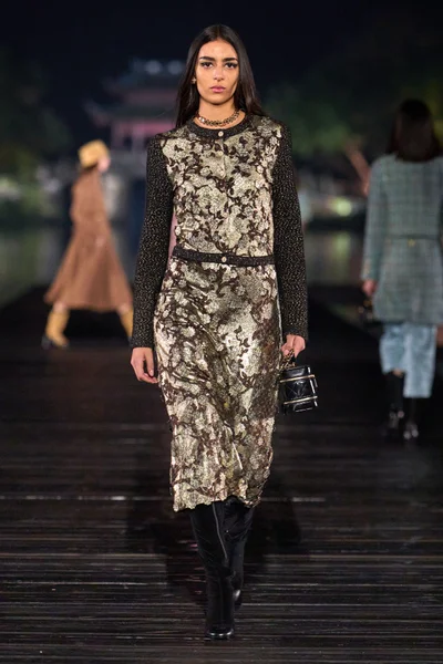 Look 38